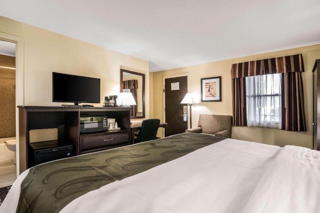 Quality Inn Barre-Montpelier Exterior photo