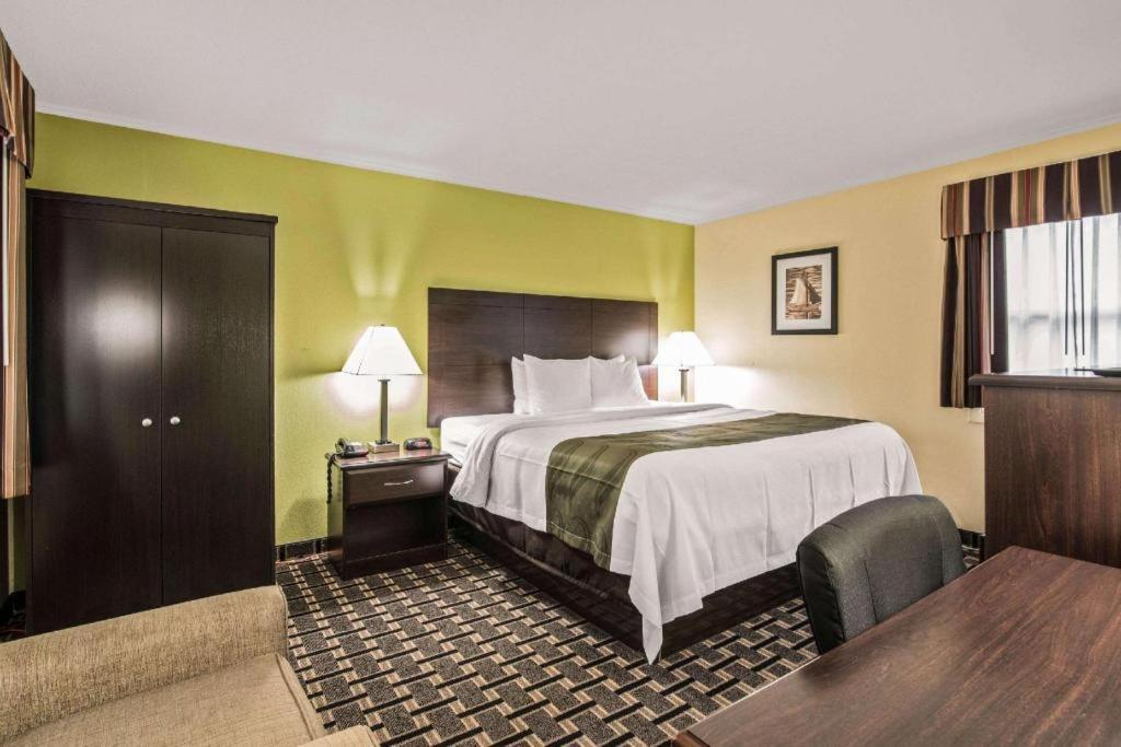 Quality Inn Barre-Montpelier Exterior photo